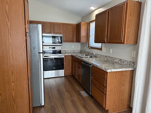 5th image of 210 N Lamar Ave