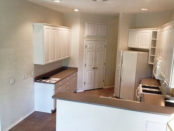 4th image of 212 E Creekview Dr
