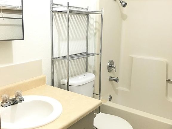 4th image of 607 Barbe St APT 3