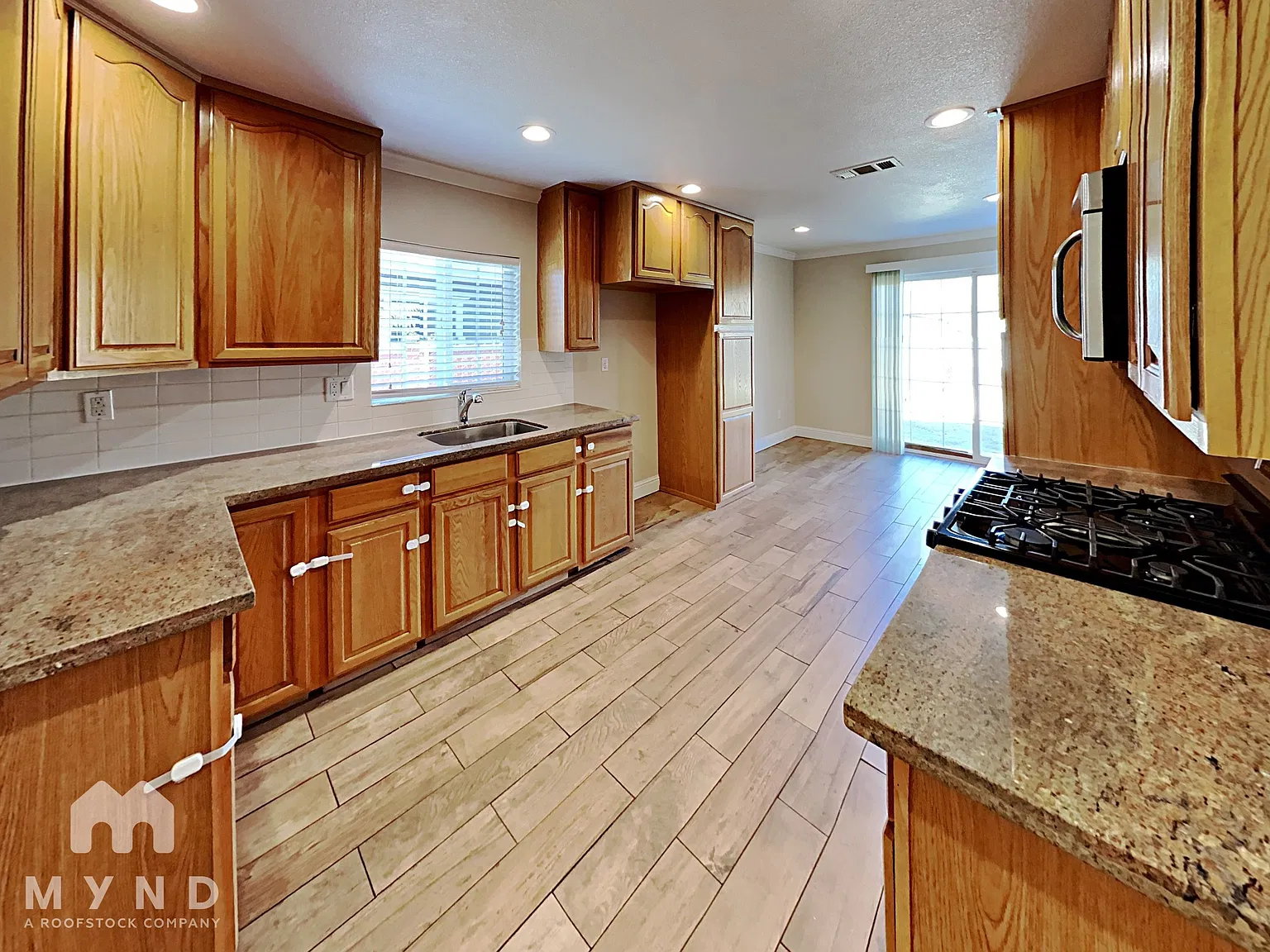 2 bed, 1.0 bath, 819 sqft, $1,745 — Photo 4
