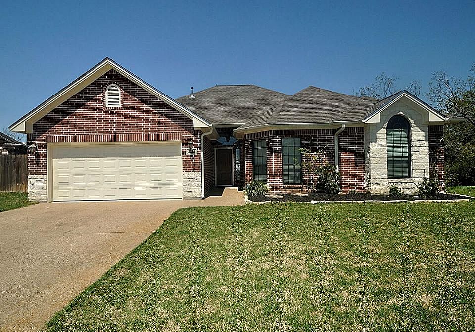 1st image of 2922 Twisted Oak Dr