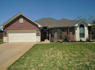 2922 Twisted Oak Dr, Brenham, TX 77833