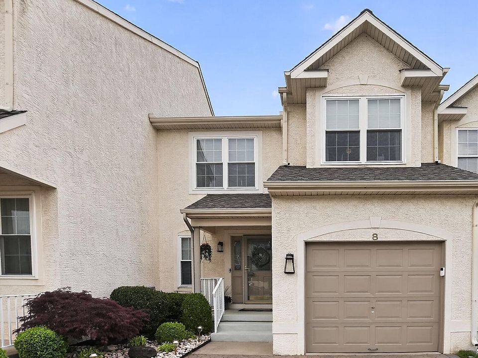 1st image of 8 Heron Pointe Ct