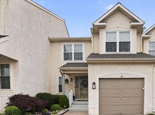 8 Heron Pointe Ct, Marlton, NJ 08053