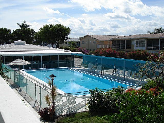  1 Bed / 1 Bath Wow Great Value and Location in Lighthouse Point, FL
