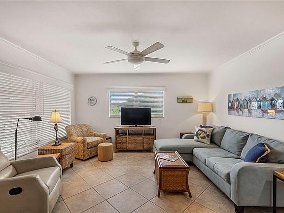 2nd image of 100 SE 6th Avenue #301