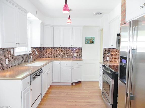 4th image of 444 E 272nd St