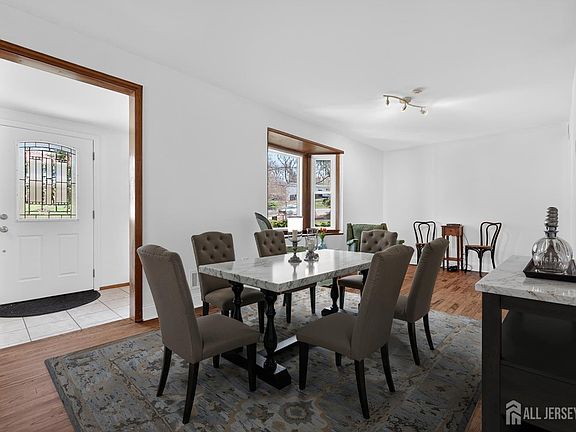 3rd image of 76 Telegraph Hill Rd