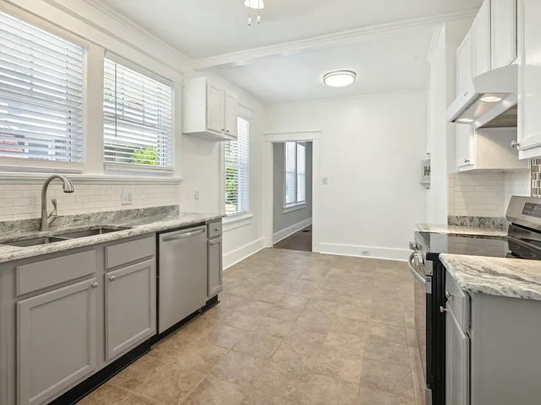 687 N McLean Blvd — Photo 6