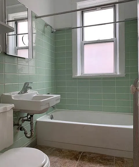 1548 W Addison St — Photo 9