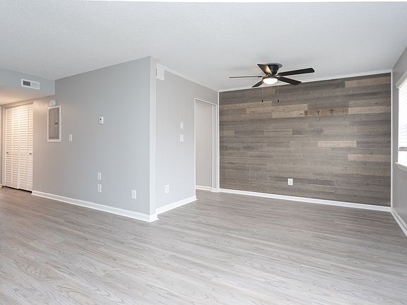 5th image of 200 Carmen Ave #1810