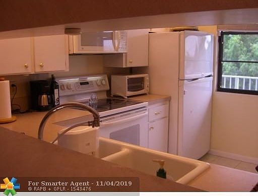 3rd image of 1510 Whitehall Dr APT 401