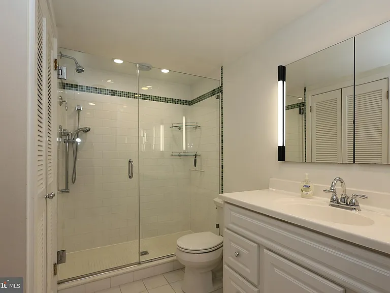 1637 Oakwood Dr #S122 — Photo 9