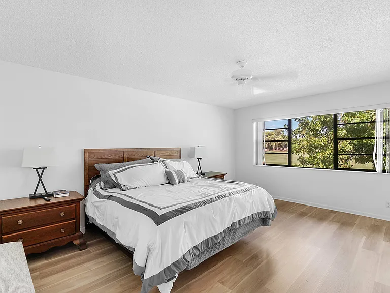 61 Eastgate Dr #D — Photo 12