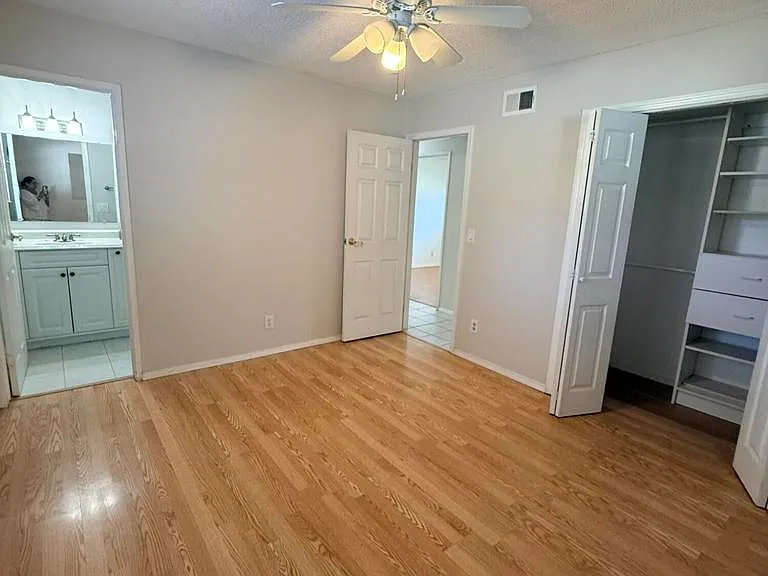 2065 Abbott St — Photo 18