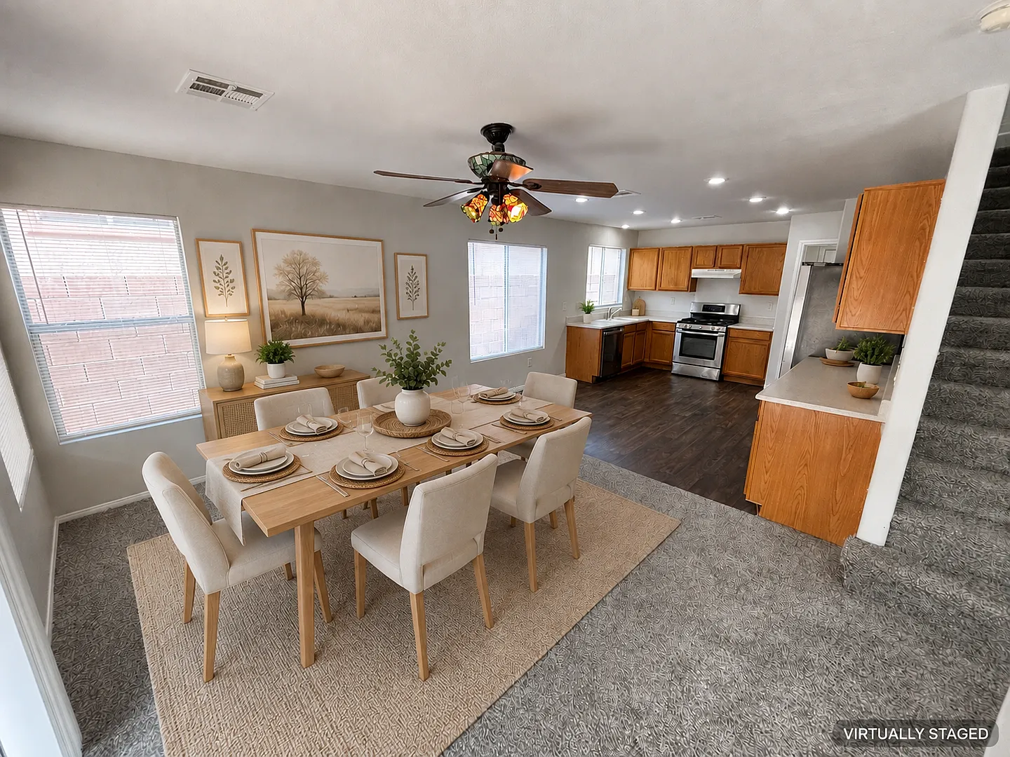 Beautiful 4Bed/3Bath/2Car residence located in Summerlin near Town Center Drive — Photo 3