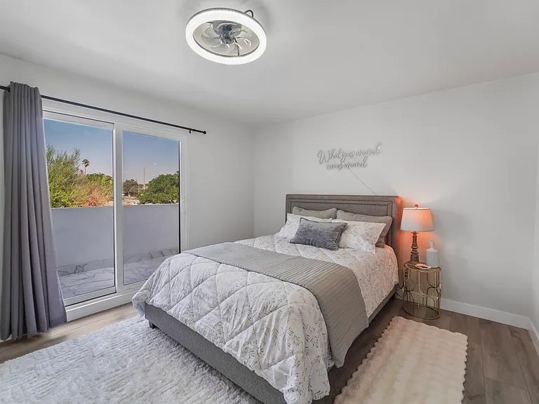2431 S Victoria Ave — Photo 9