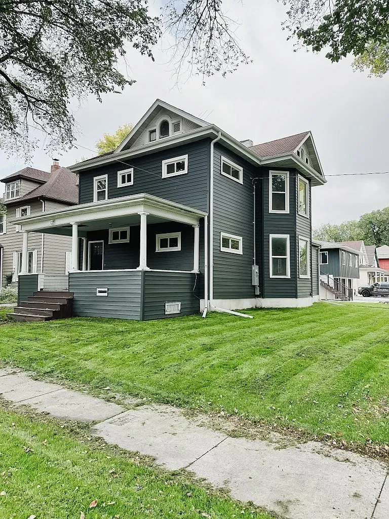 6 bed, 4332 sqft, $4,300 — Photo 1