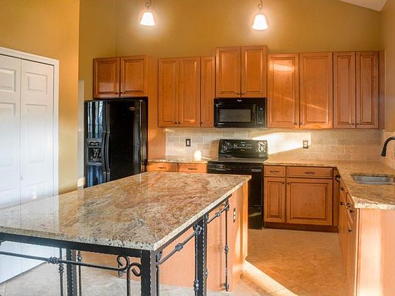 4th image of 213 Cedarwood Ct
