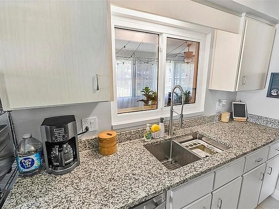 5th image of 755 Fairlawn Dr