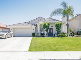 10423 Olympia Fields Dr, Bakersfield, CA 93312