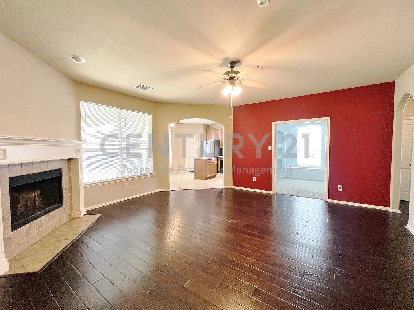 Well Maintained 3/2/2 in Crowley For Rent! — Photo 3