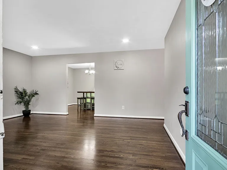 114 Thomas Nelson Ln — Photo 5