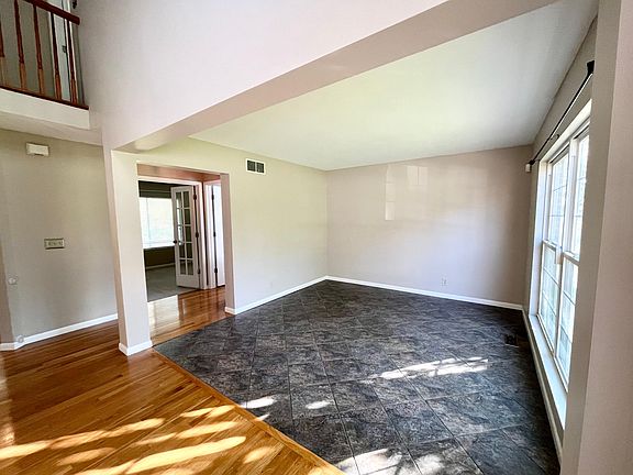 Bonus/dining room.