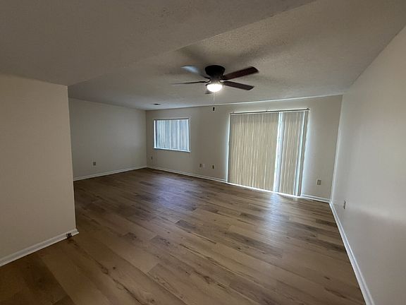 5th image of 912 Pineland Ave APT 51