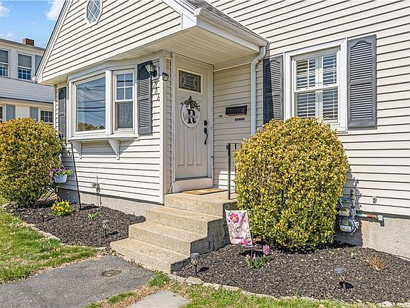4th image of 206 Vincent Ave