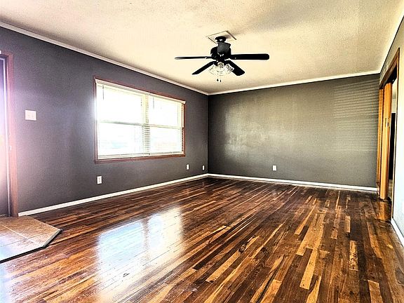 3rd image of 105 W Yucca Ave