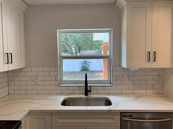 5th image of 4007 W Land Ave