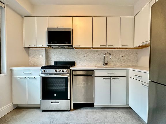 3rd image of 135 W 96th St APT 8D