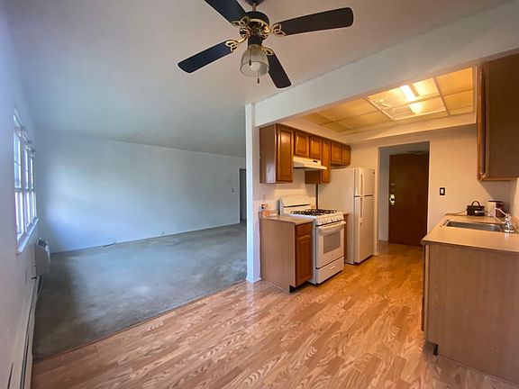 3rd image of 62 Stonehurst Blvd APT G