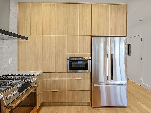 4th image of 820 Classon Ave #Penthouse