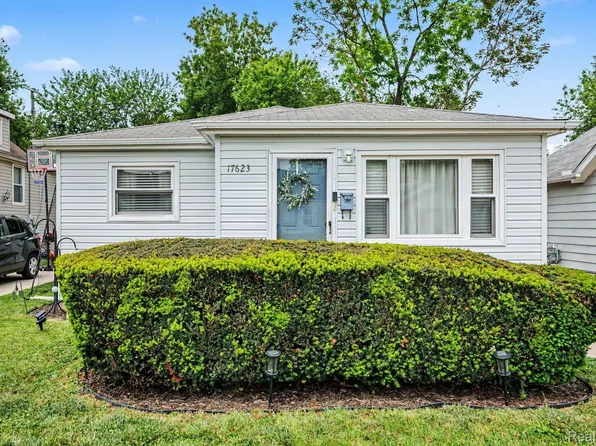 17623 Tennyson St, Roseville, MI 48066