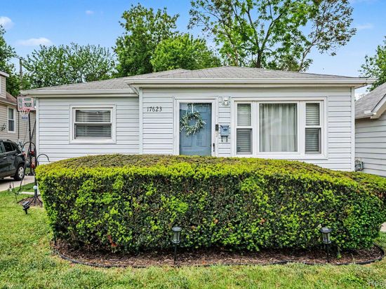 17623 Tennyson St, Roseville, MI 48066