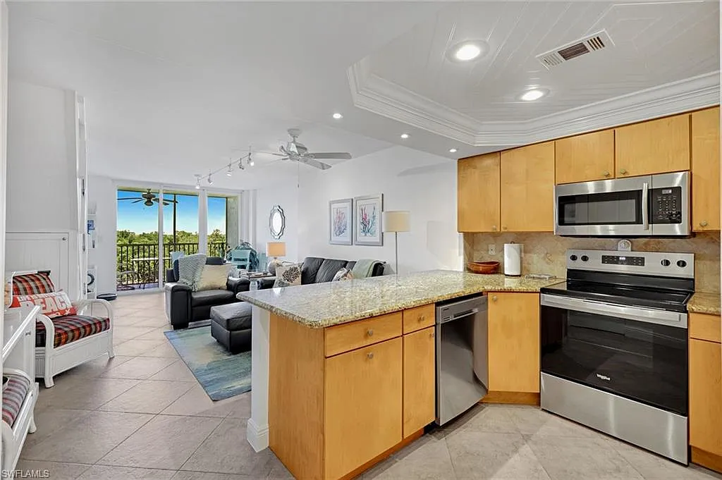 2 bed, 2.5 bath, 1035 sqft, $6,500 — Photo 4