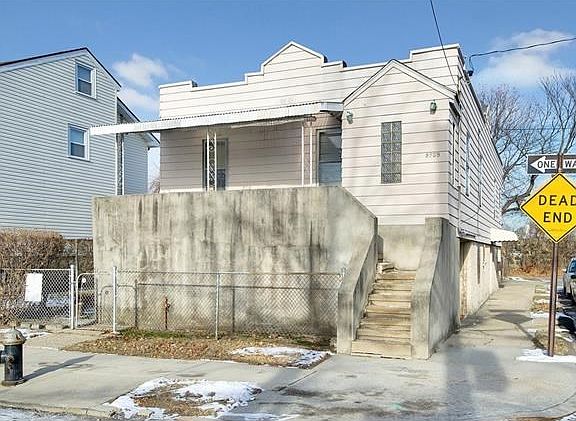 3rd image of 2759 Gifford Ave