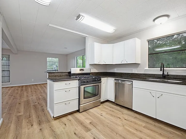 2521 Cliff Dr — Photo 7
