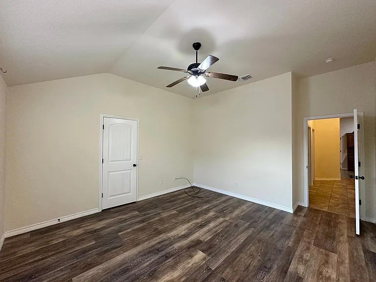 507 Sladecek Dr — Photo 23