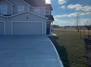 2015 Country View Ct, Tonganoxie, KS 66086