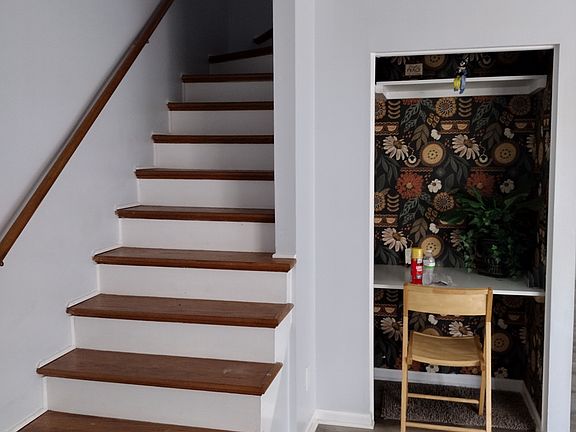 Stairway to bedrooms