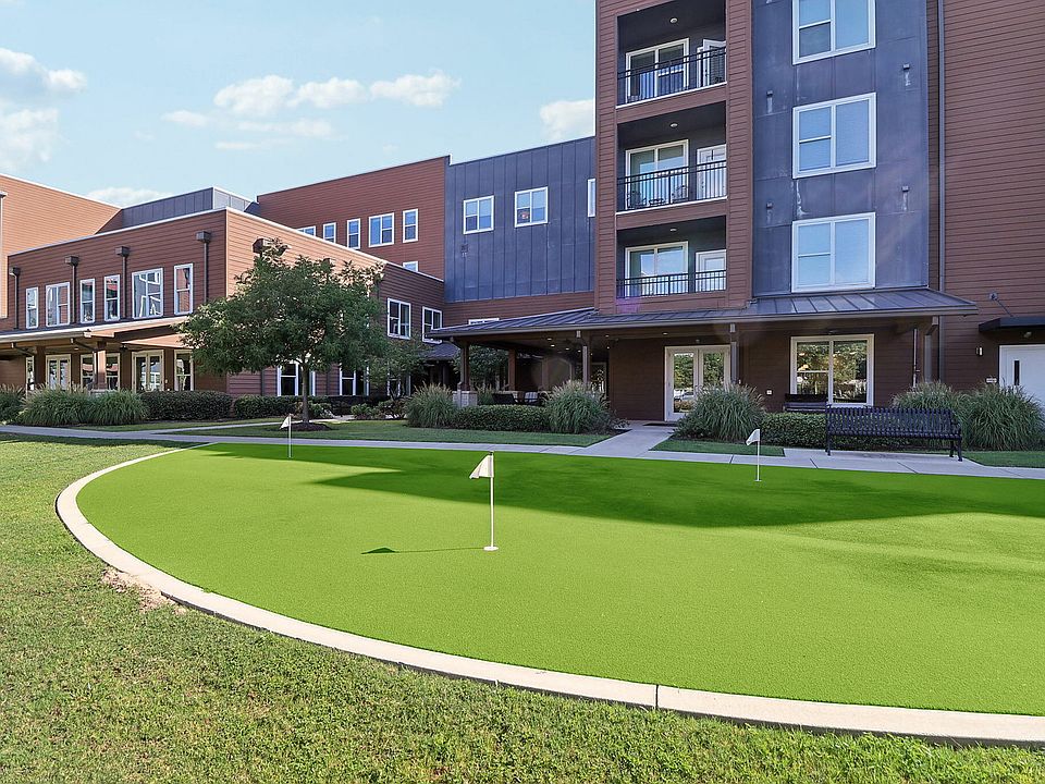 Amenity Courtyard