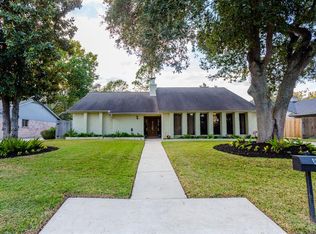 830 Brunswick Dr, Sugar Land, TX 77478