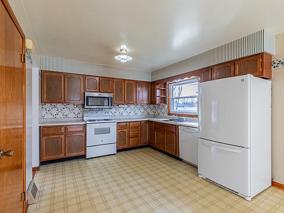 4th image of 2100 Guiles Ave