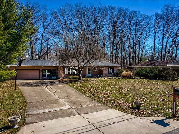 3rd image of 8327 Eastwood Dr