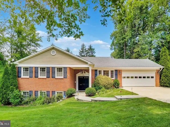 3300 Clearwood Ct, Falls Church, VA 22042