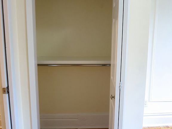 4th image of 230 E 78th St APT 27