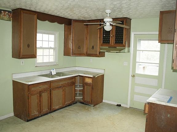 2nd image of 2255 Meadowview Dr